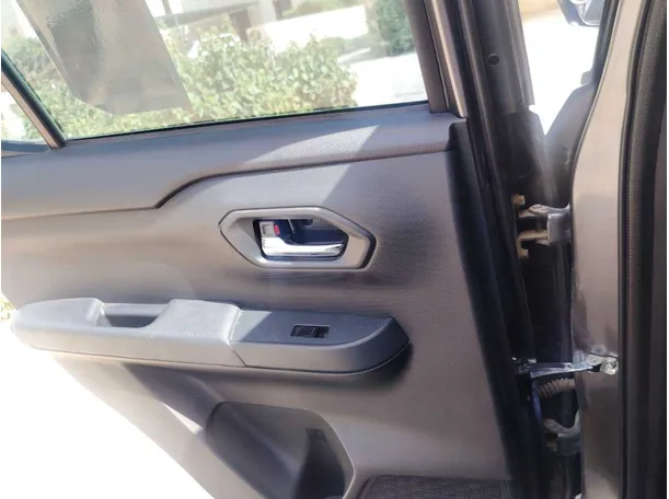 Car image 30