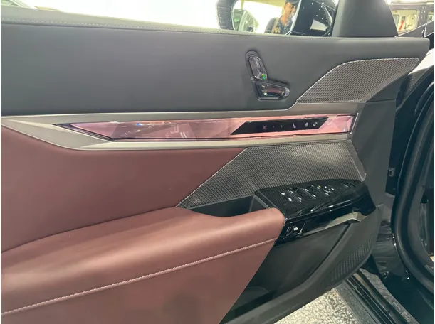 Car image 30