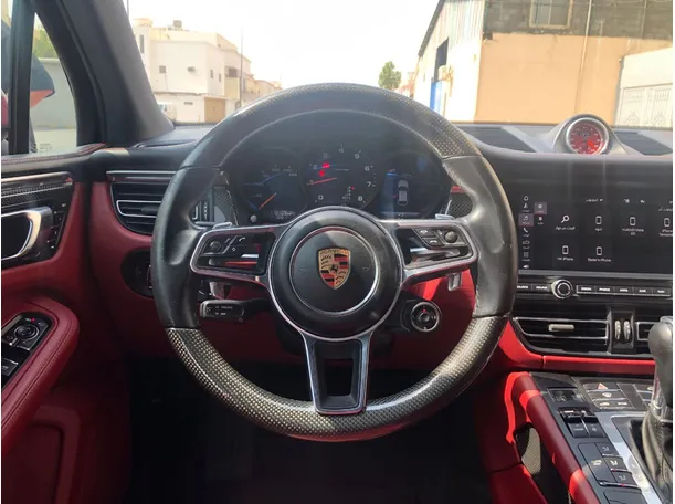 Car image 27