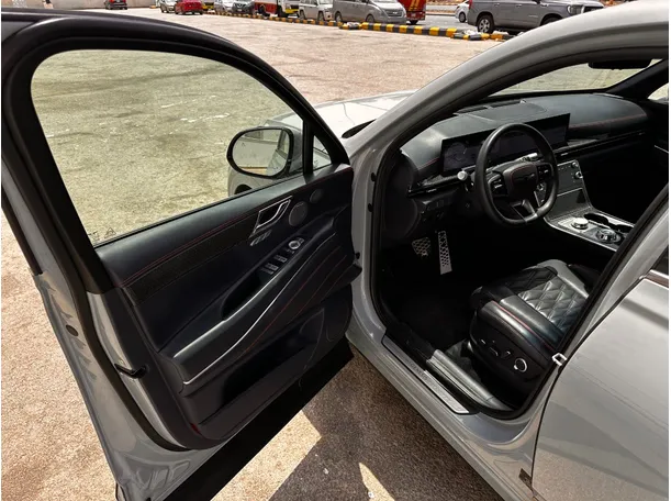 Car image 11