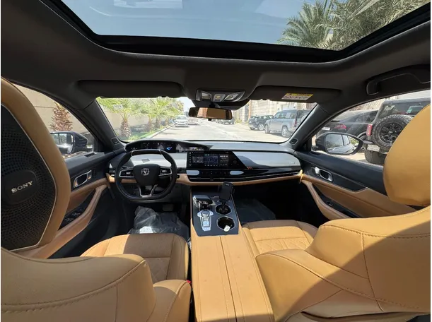 Car image 14
