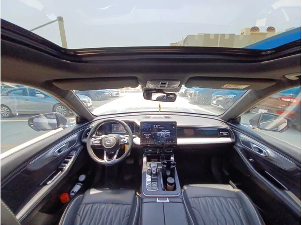 Car image 13