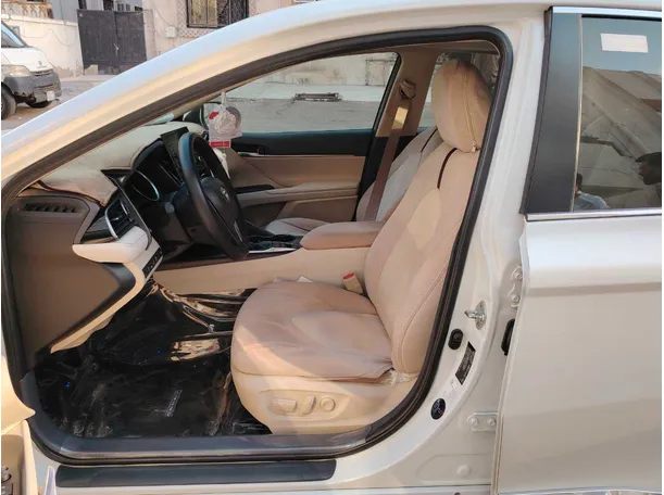Car image 12