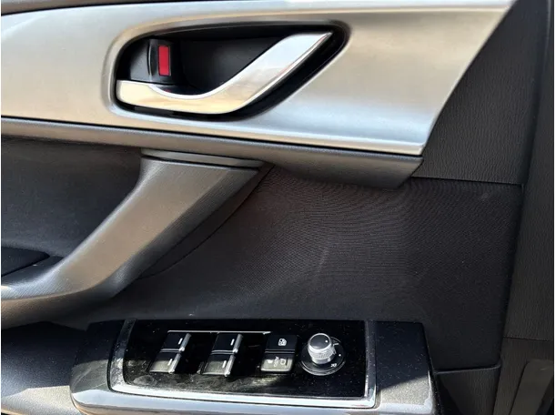 Car image 25