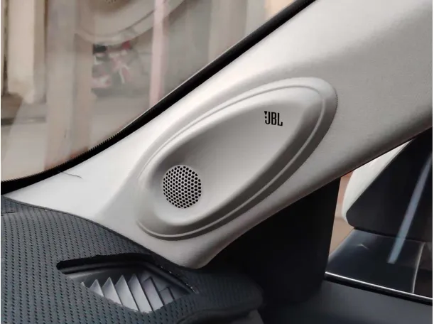 Car image 31