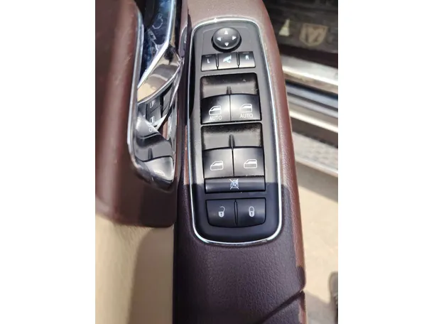 Car image 32