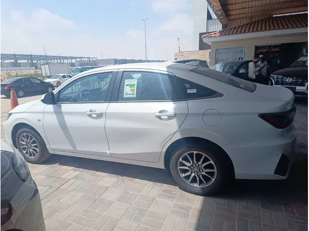 Car image 7