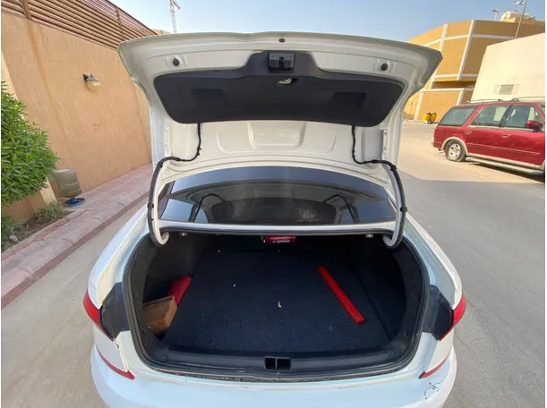 Car image 18