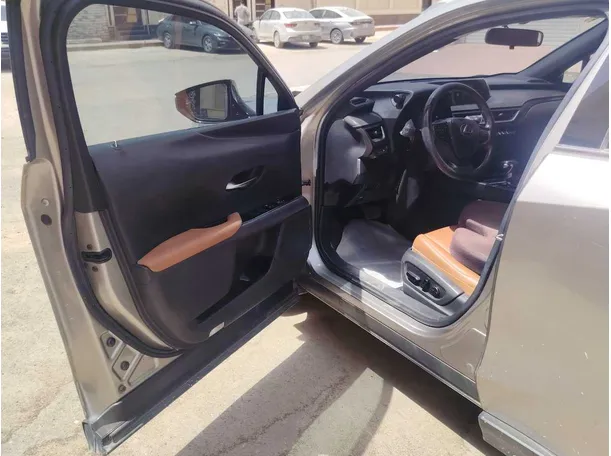 Car image 11