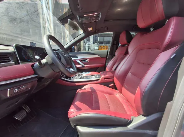 Car image 12