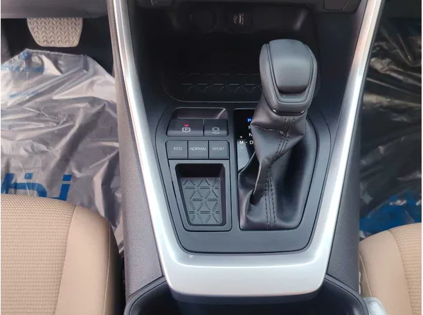 Car image 30