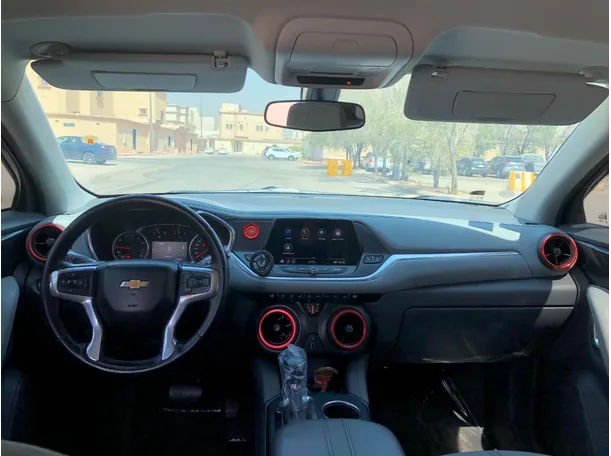 Car image 16