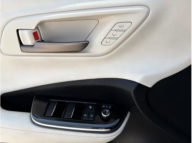 Car image 27