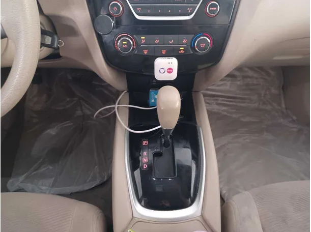 Car image 14