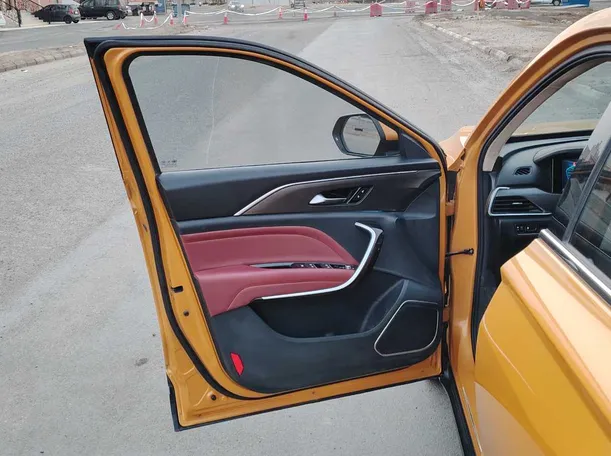 Car image 10