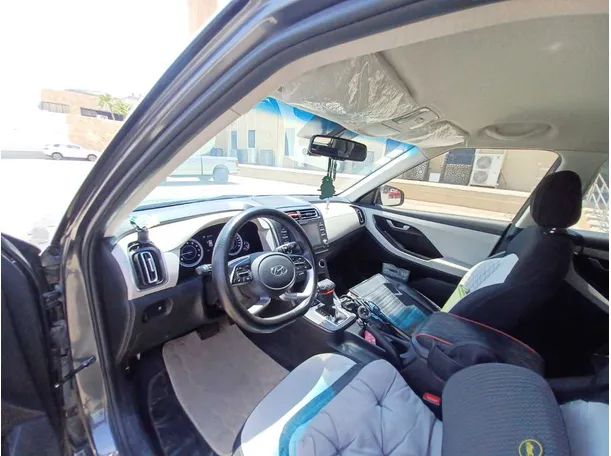 Car image 11