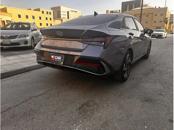 Car image 5
