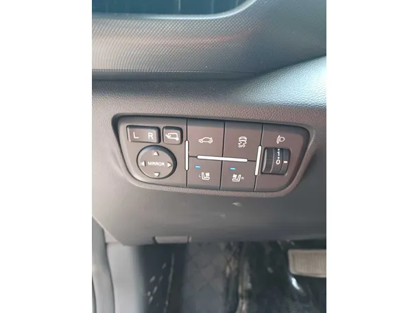 Car image 24