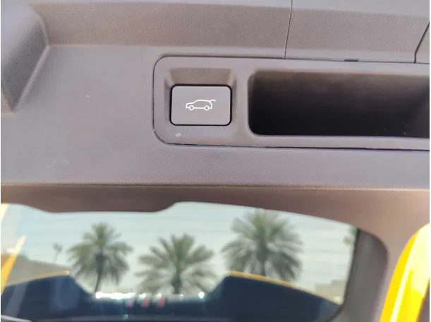 Car image 36