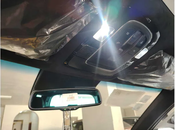 Car image 33