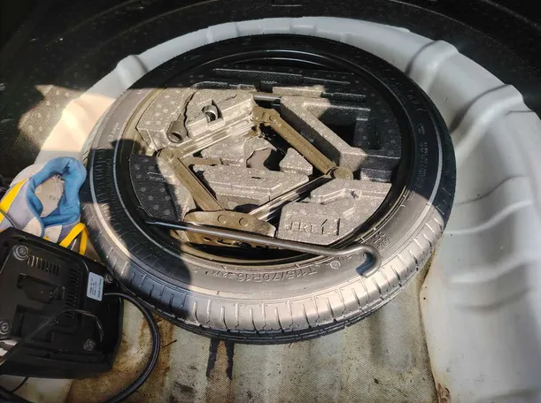 Car image 40