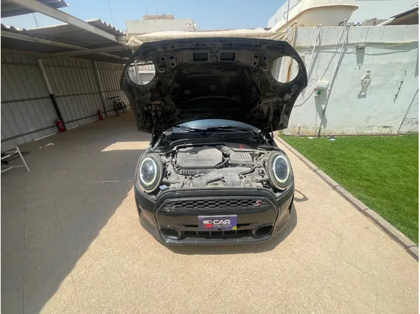 Car image 25