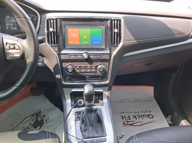 Car image 15