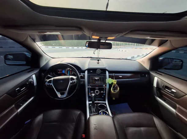 Car image 14