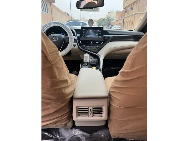 Car image 20