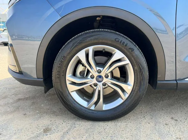 Car image 9