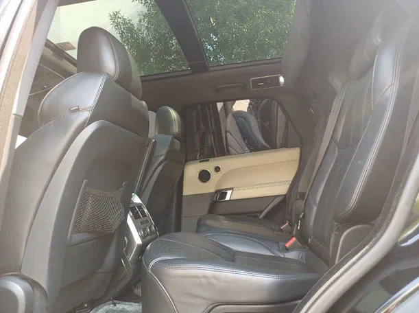 Car image 13