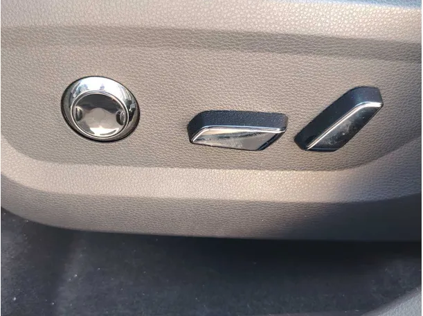 Car image 35