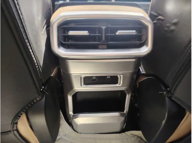 Car image 29
