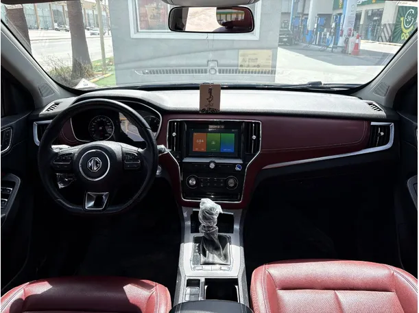 Car image 18