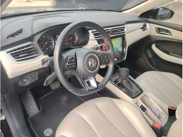 Car image 14