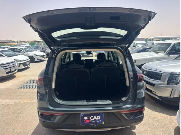 Car image 19