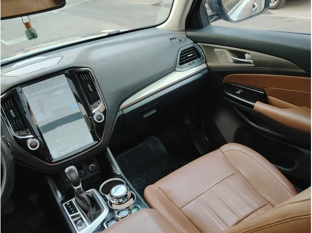 Car image 17