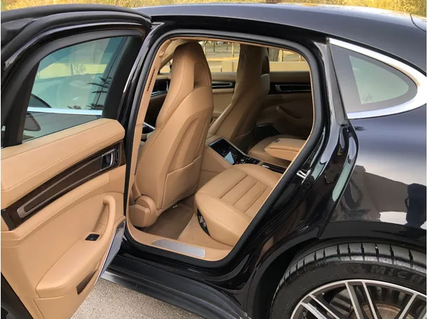 Car image 13
