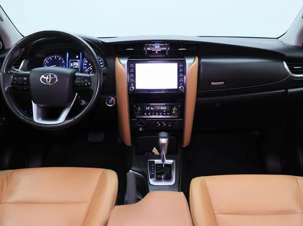 Car image 14
