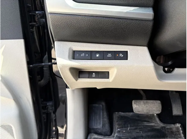 Car image 28