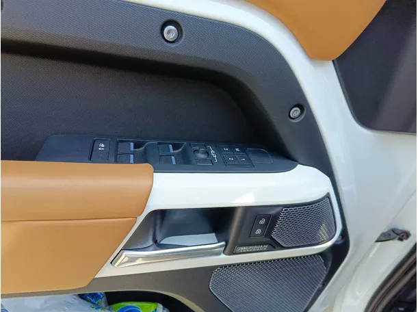 Car image 36