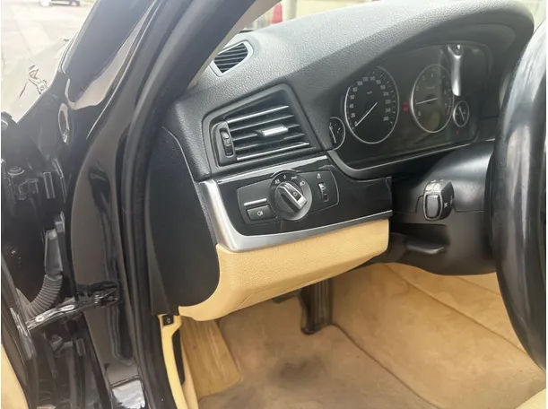 Car image 26
