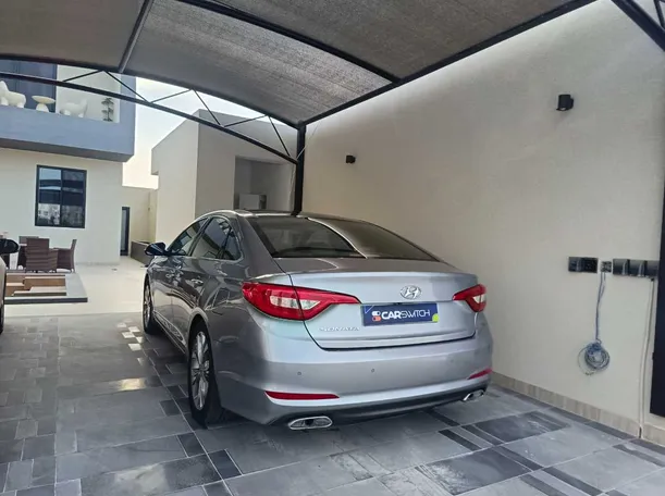 Car image 8