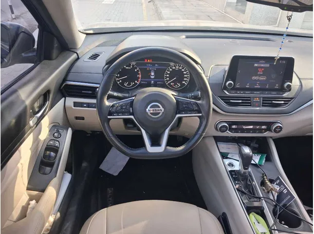 Car image 15