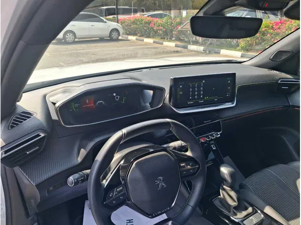 Car image 11