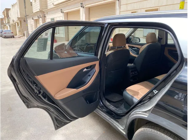 Car image 12
