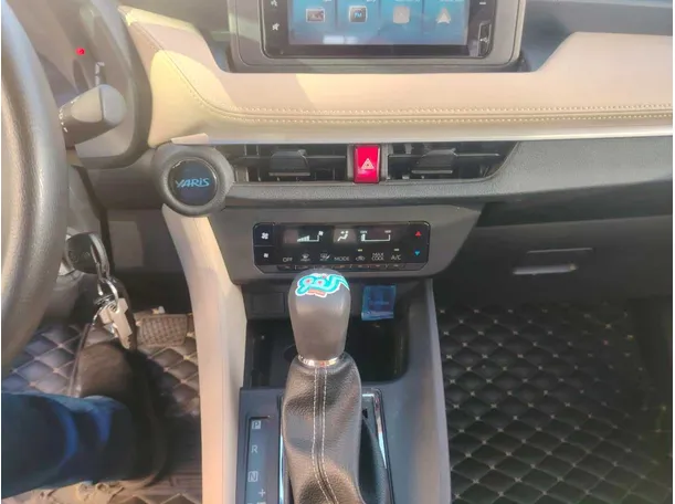 Car image 25