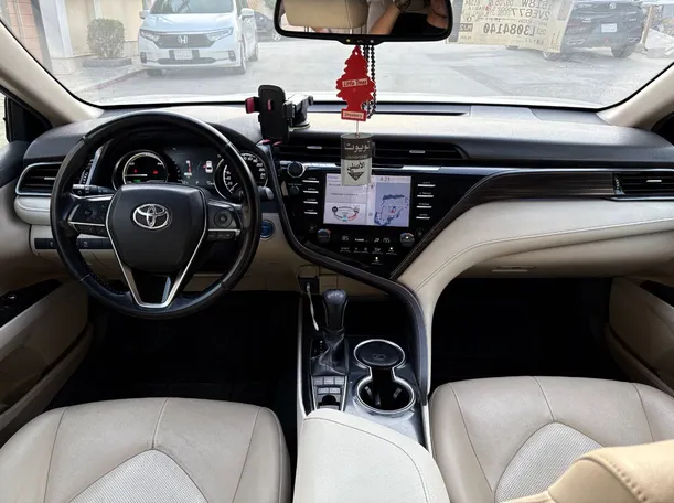 Car image 18