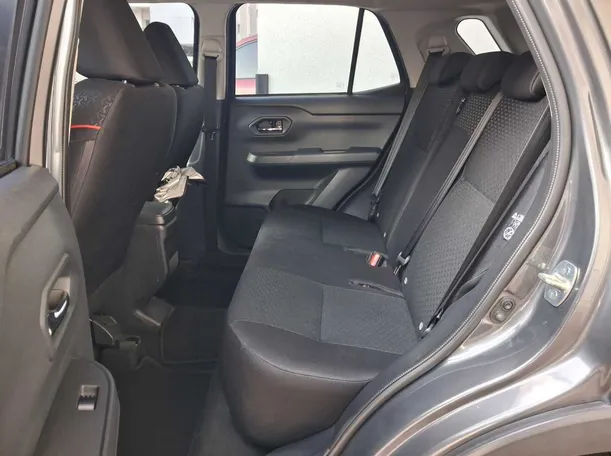 Car image 13