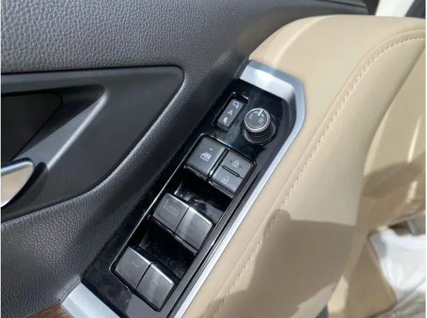Car image 28